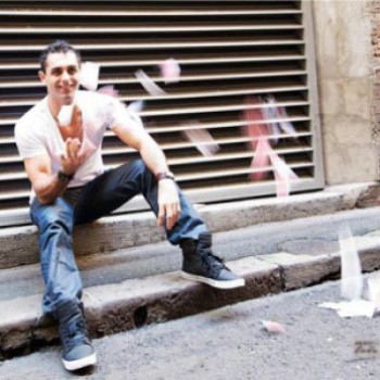 TV Magician for Roving & Mingling Performances - Magician